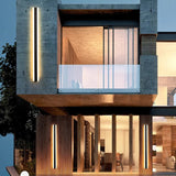 Stribet foret væglampe