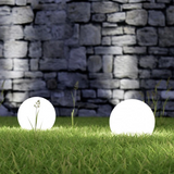 Sfærisk solcellelampe til haven