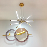 Lysekrone med gyldent net