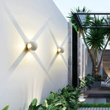 Sfærisk væglampe i aluminium