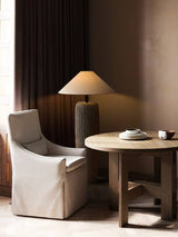 Gulvlampe i vejrbidt træ