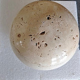 Nordisk væglampe i cremefarvet stil