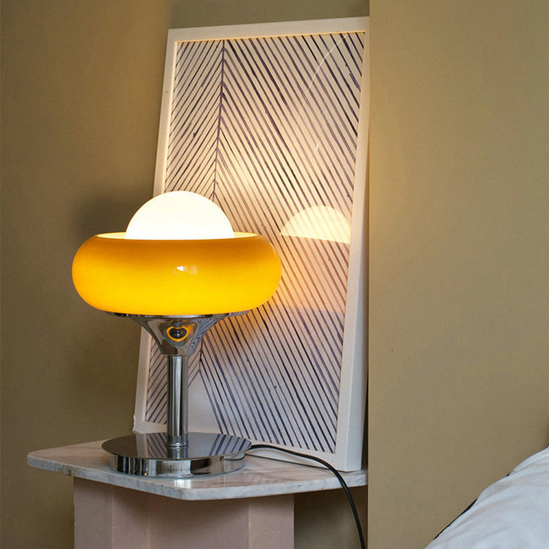Vintage Bauahus bordlampe i gult glas